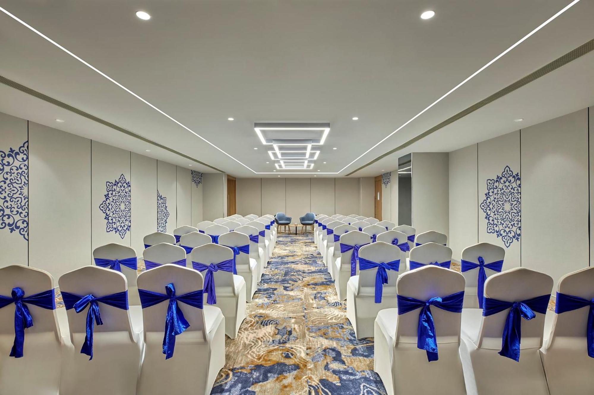 Holiday Inn Express Bengaluru Bommasandra By Ihg Kammasandra Екстер'єр фото